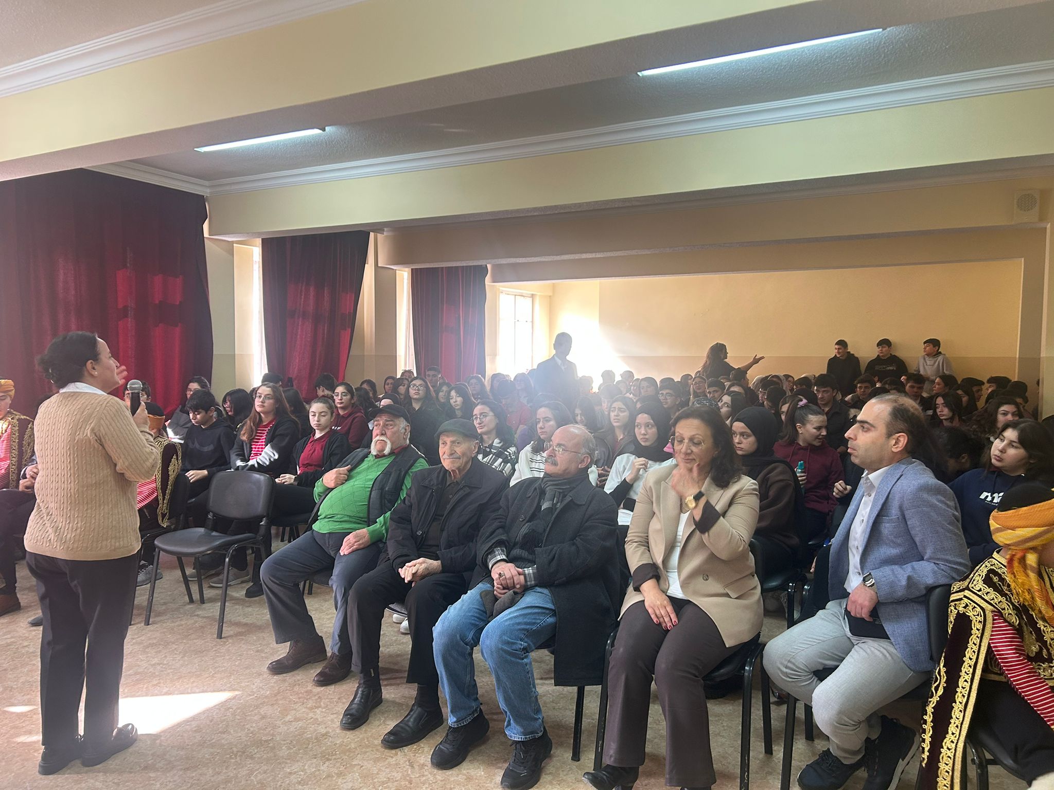 Ayaşta öğrencilere  (2)